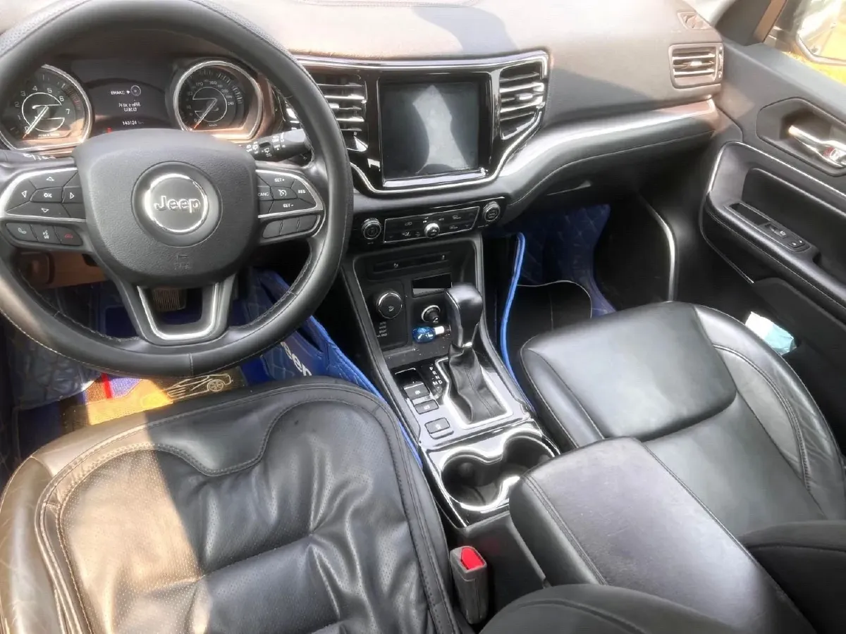 2018 Jeep Grand Commander 2.0T 265HP L4 9AT,autocango,china used car exporter,china ev exporter,chinese used car exporter,chinese used ev exporter