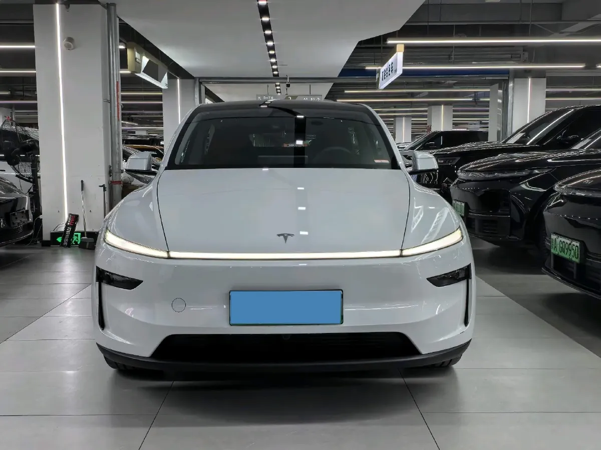 2025 Tesla Model Y BEV 62.5KWH,autocango,china used car exporter,china ev exporter,chinese used car exporter,chinese used ev exporter