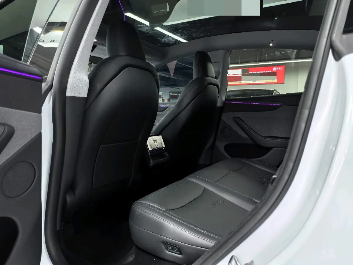 2025 Tesla Model Y BEV 62.5KWH,autocango,china used car exporter,china ev exporter,chinese used car exporter,chinese used ev exporter