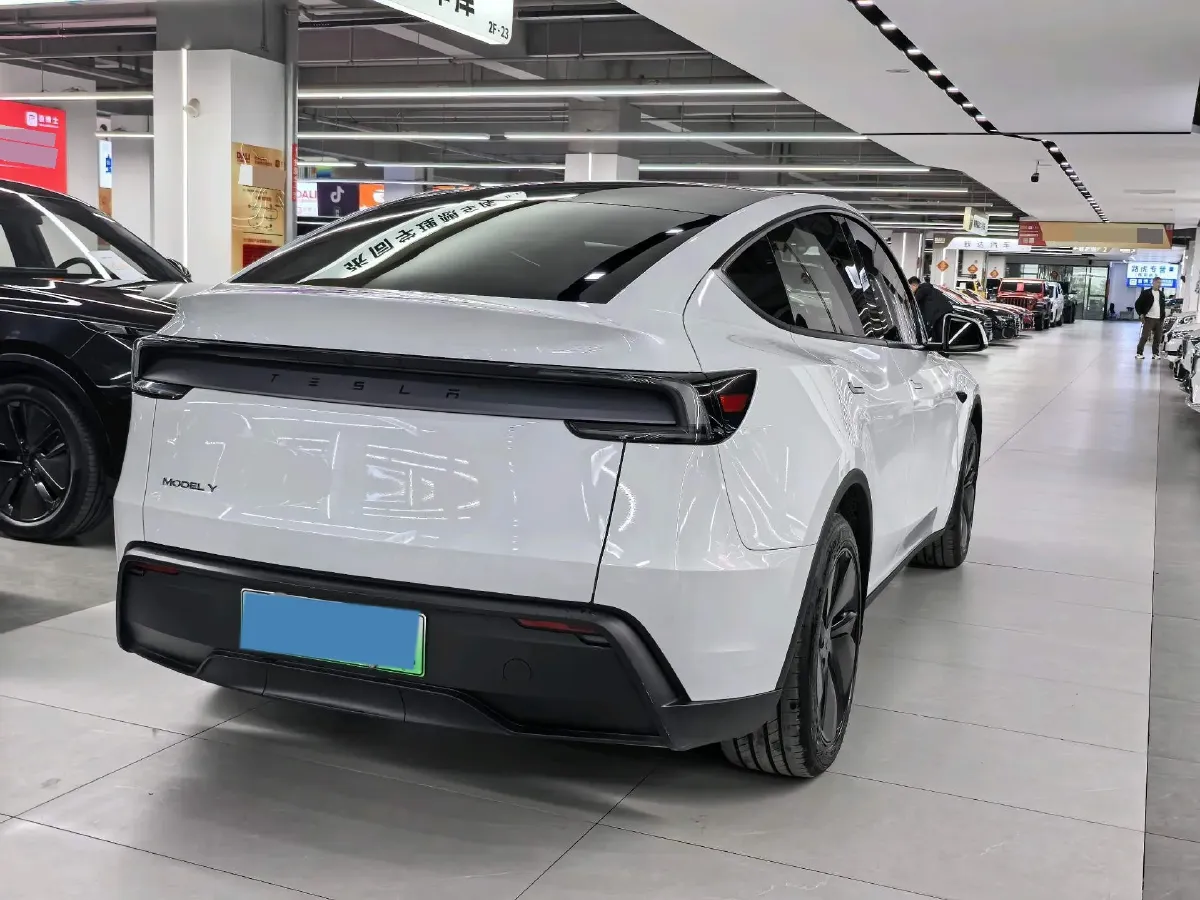 2025 Tesla Model Y BEV 62.5KWH,autocango,china used car exporter,china ev exporter,chinese used car exporter,chinese used ev exporter