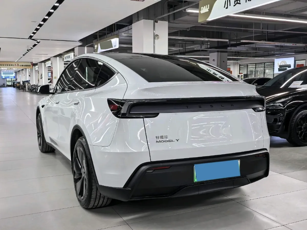 2025 Tesla Model Y BEV 62.5KWH,autocango,china used car exporter,china ev exporter,chinese used car exporter,chinese used ev exporter