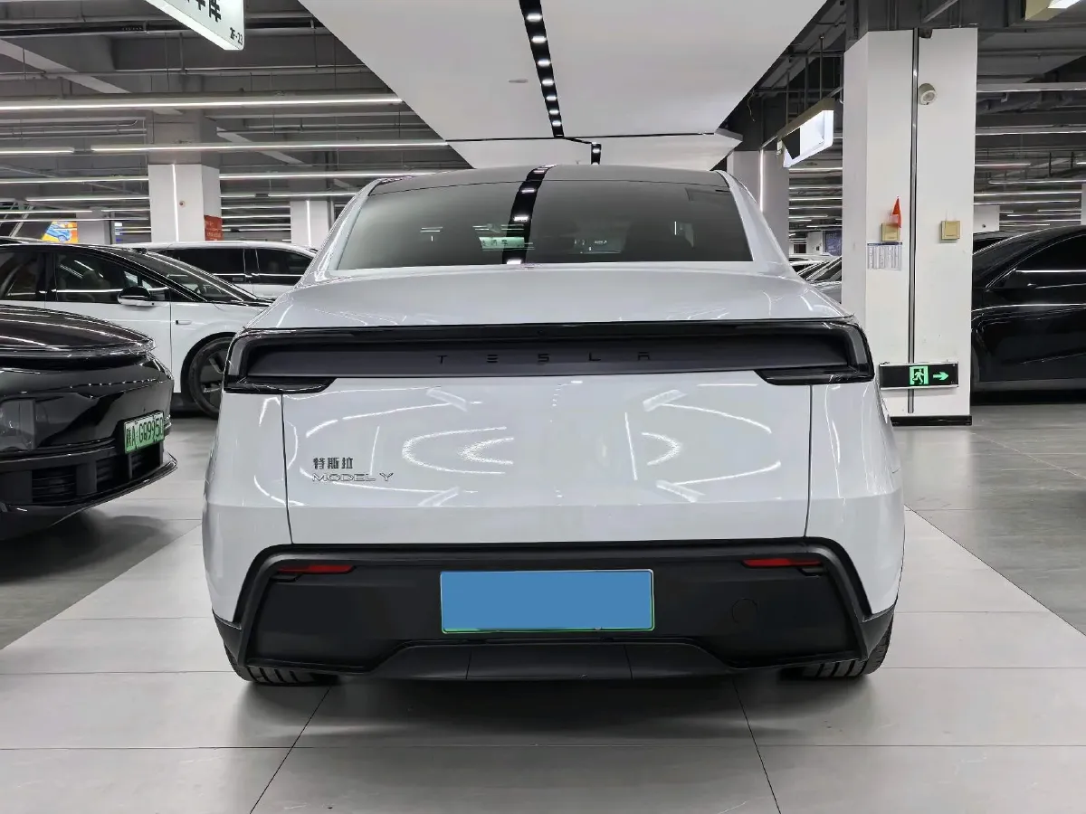 2025 Tesla Model Y BEV 62.5KWH,autocango,china used car exporter,china ev exporter,chinese used car exporter,chinese used ev exporter