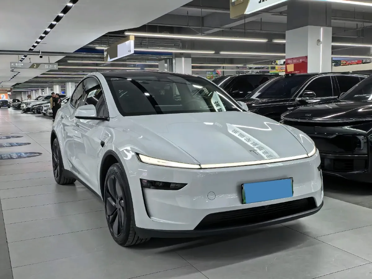 2025 Tesla Model Y BEV 62.5KWH,autocango,china used car exporter,china ev exporter,chinese used car exporter,chinese used ev exporter