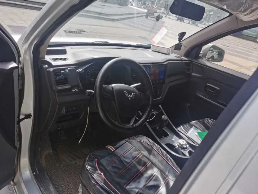 2019 WuLing HongGuang 1.5L 105HP L4 5MT,autocango,china used car exporter,china ev exporter,chinese used car exporter,chinese used ev exporter