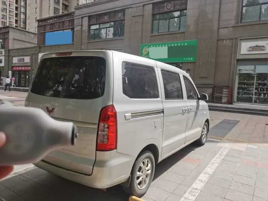 2019 WuLing HongGuang 1.5L 105HP L4 5MT,autocango,china used car exporter,china ev exporter,chinese used car exporter,chinese used ev exporter
