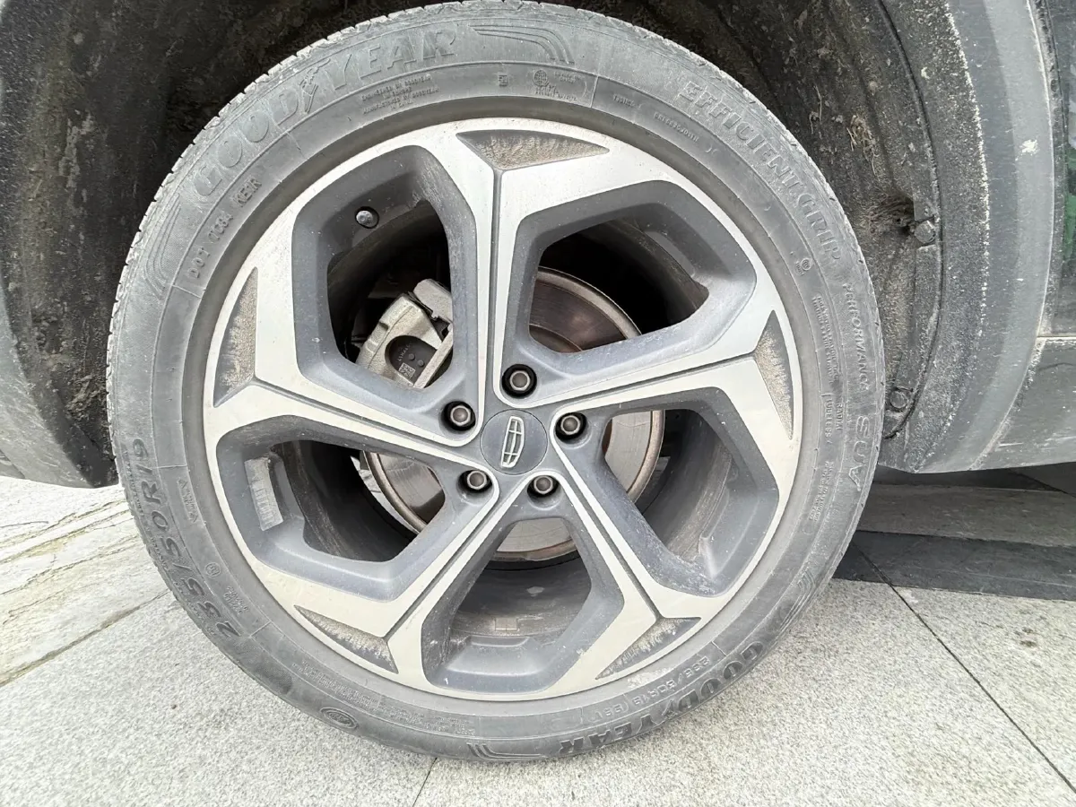 2021 Geely Monjaro 2.0T 218HP L4 7DCT,autocango,china used car exporter,china ev exporter,chinese used car exporter,chinese used ev exporter