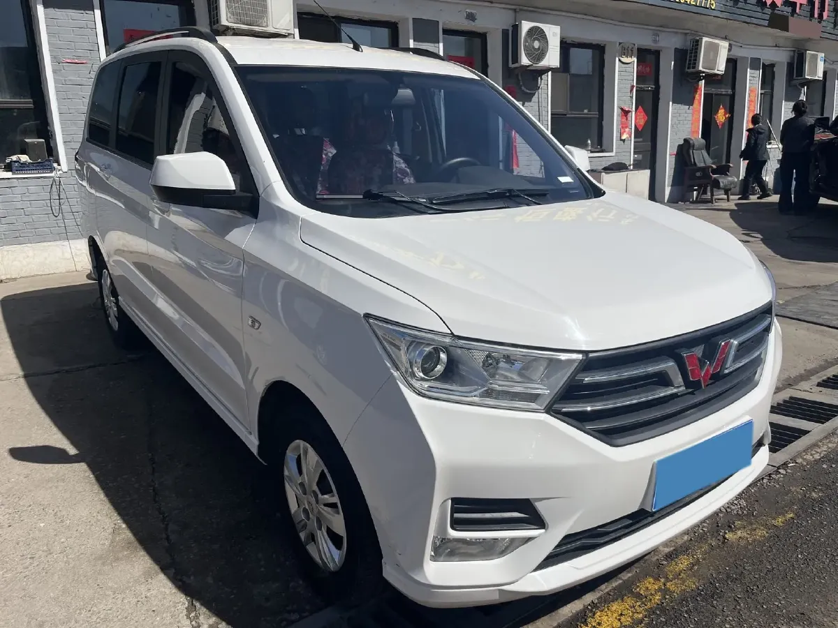 2021 WuLing HongGuang 1.5L 99HP L4 6MT,autocango,china used car exporter,china ev exporter,chinese used car exporter,chinese used ev exporter