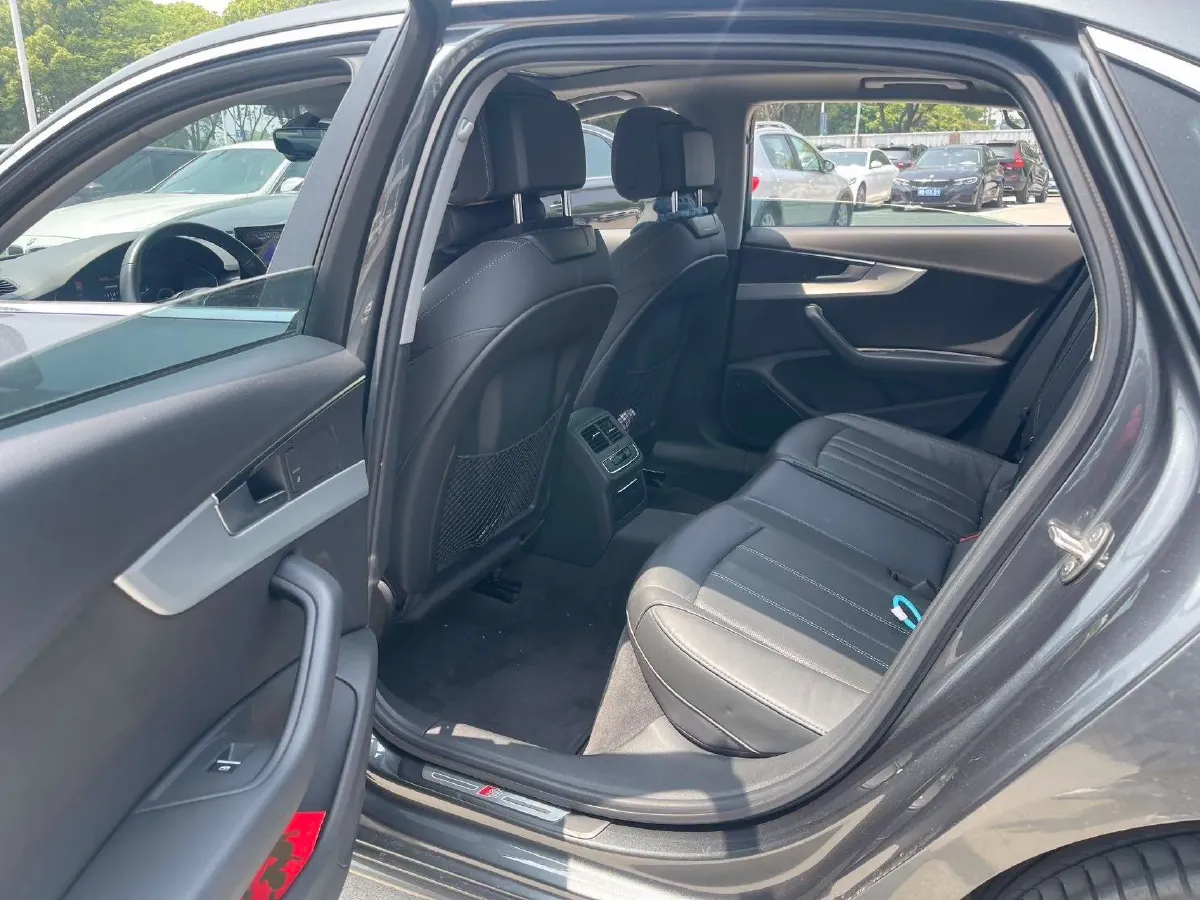 2020 Audi A4L 2.0T 190HP L4 7DCT,autocango,china used car exporter,china ev exporter,chinese used car exporter,chinese used ev exporter