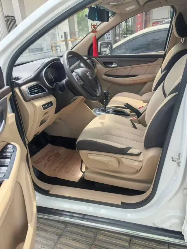 2017 BaoJun 730 1.5T 150HP L4 6MT,autocango,china used car exporter,china ev exporter,chinese used car exporter,chinese used ev exporter