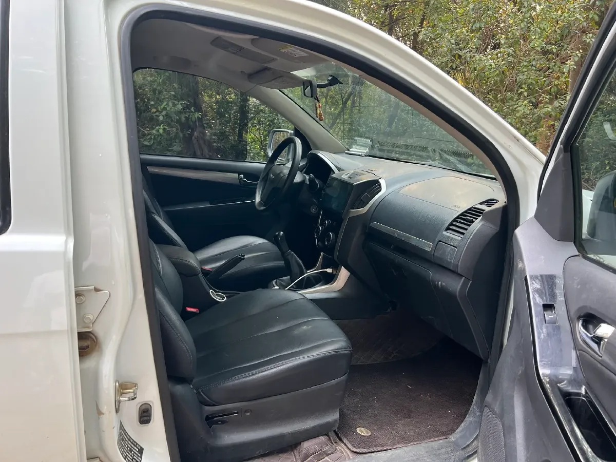 2018 Isuzu D-MAX 3.0T 177HP L4 6MT,autocango,china used car exporter,china ev exporter,chinese used car exporter,chinese used ev exporter