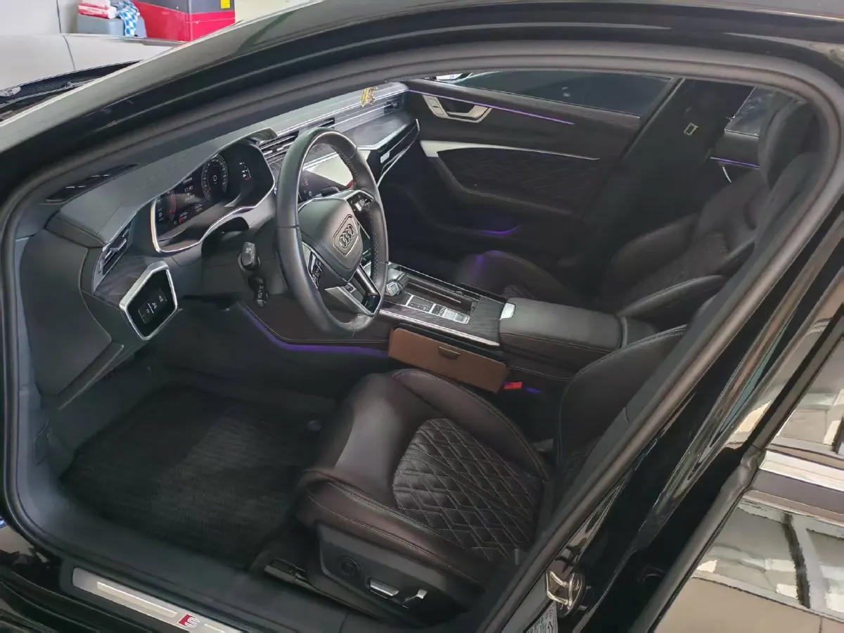 2024 Audi A6L 2.0T 245HP L4 7DCT,autocango,china used car exporter,china ev exporter,chinese used car exporter,chinese used ev exporter