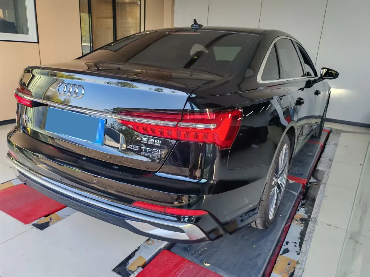 2024 Audi A6L 2.0T 245HP L4 7DCT,autocango,china used car exporter,china ev exporter,chinese used car exporter,chinese used ev exporter