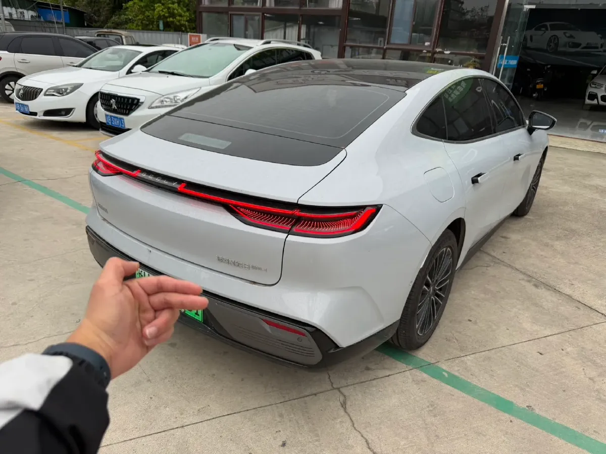 2025 Geely Galaxy Starshine 8 1.5L 112HP L4 1DHT PHEV,autocango,china used car exporter,china ev exporter,chinese used car exporter,chinese used ev exporter