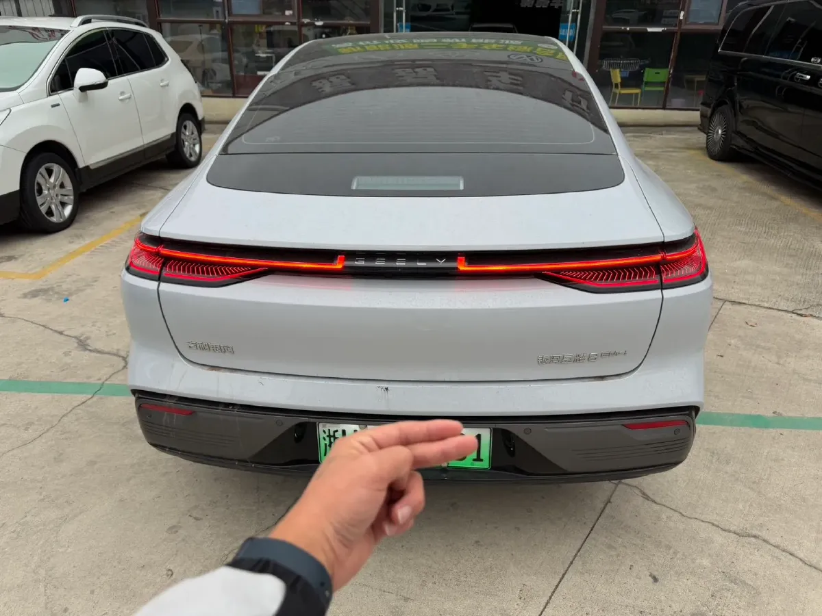 2025 Geely Galaxy Starshine 8 1.5L 112HP L4 1DHT PHEV,autocango,china used car exporter,china ev exporter,chinese used car exporter,chinese used ev exporter