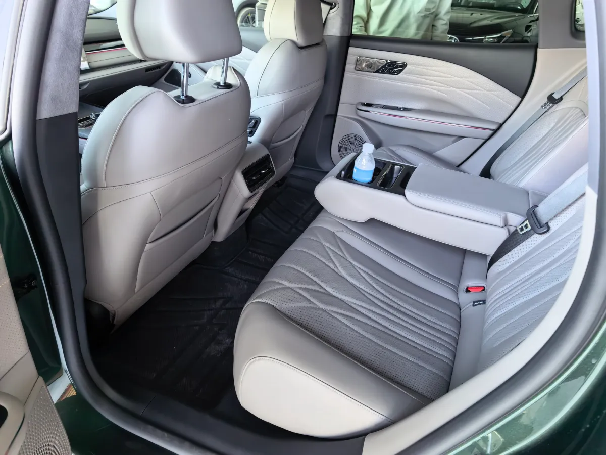 2025 Geely Galaxy Starshine 8 1.5L 112HP L4 1DHT PHEV,autocango,china used car exporter,china ev exporter,chinese used car exporter,chinese used ev exporter