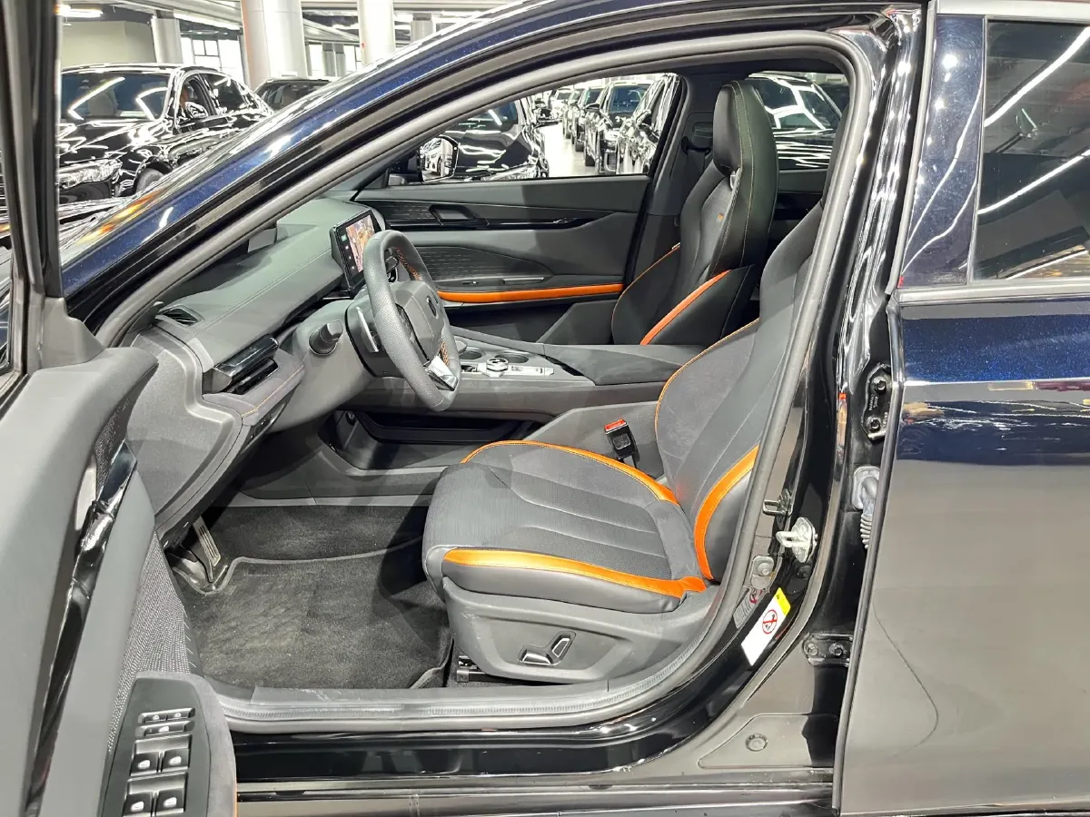 2022 ChangAn UNI-V 2.0T 233HP L4 8AT,autocango,china used car exporter,china ev exporter,chinese used car exporter,chinese used ev exporter