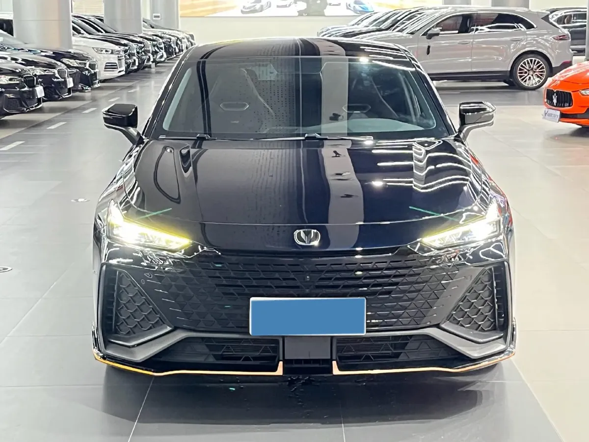 2022 ChangAn UNI-V 2.0T 233HP L4 8AT,autocango,china used car exporter,china ev exporter,chinese used car exporter,chinese used ev exporter