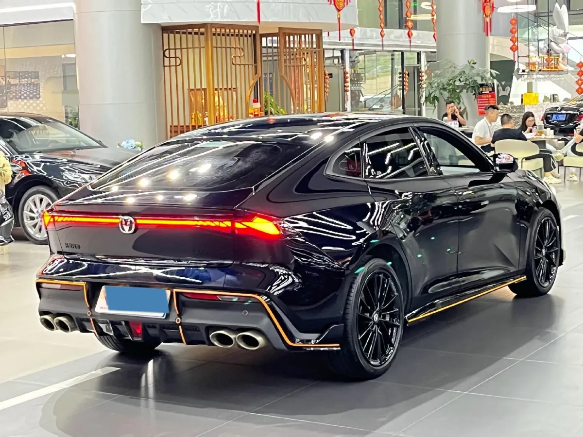 2022 ChangAn UNI-V 2.0T 233HP L4 8AT,autocango,china used car exporter,china ev exporter,chinese used car exporter,chinese used ev exporter