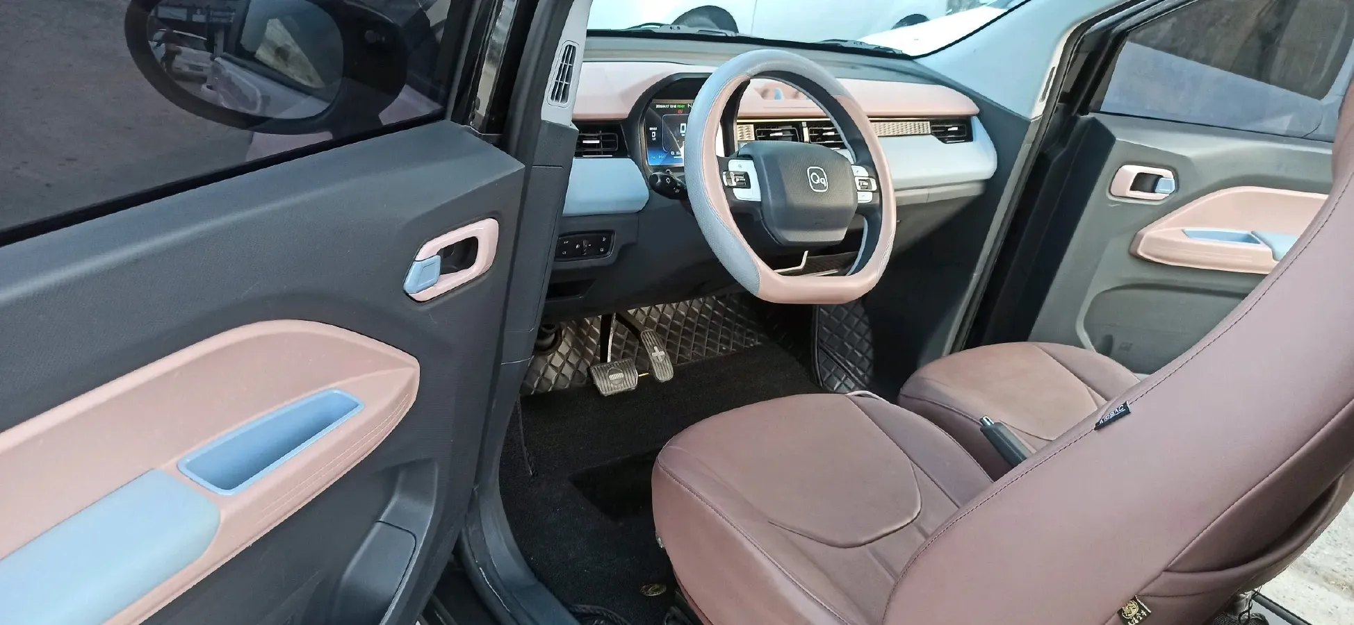 2025 Chery QQ Ice Cream BEV 13.98KWH,autocango,china used car exporter,china ev exporter,chinese used car exporter,chinese used ev exporter