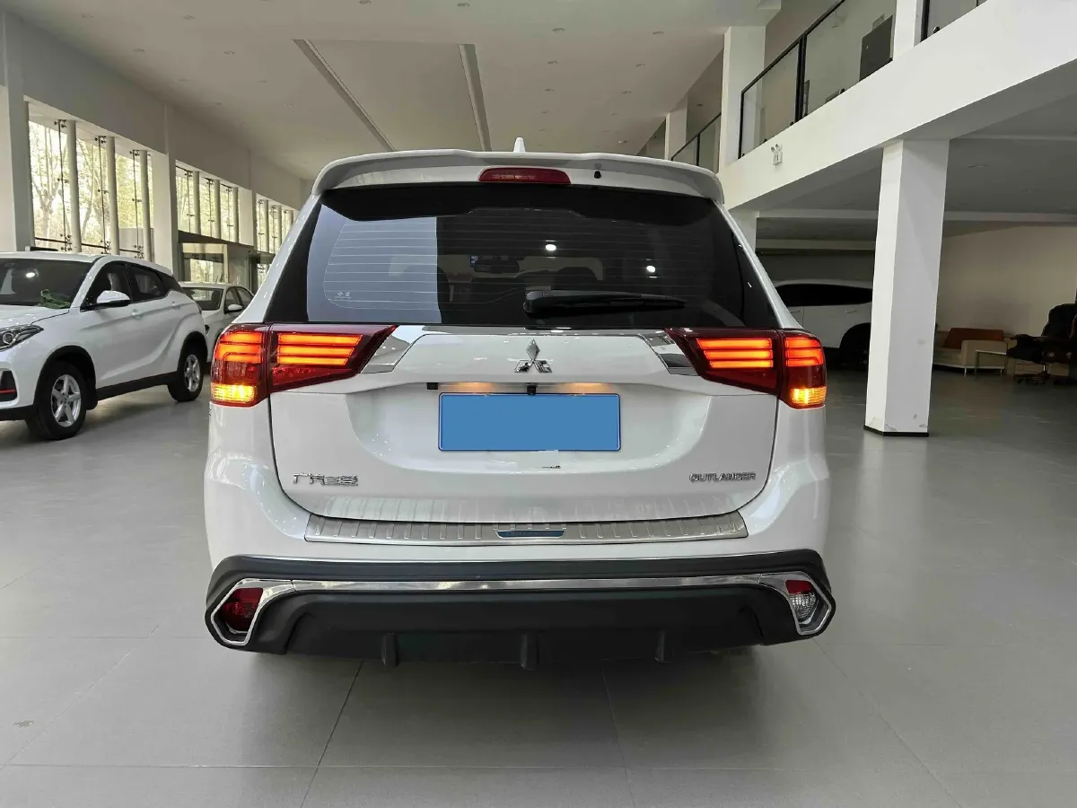 2020 Mitsubishi Outlander 2.0L 166HP L4 CVT,autocango,china used car exporter,china ev exporter,chinese used car exporter,chinese used ev exporter