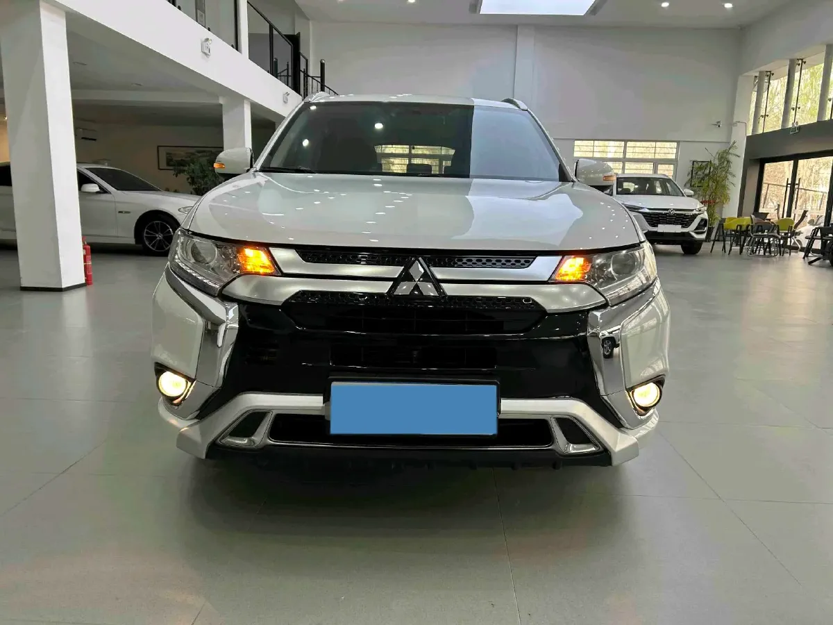 2020 Mitsubishi Outlander 2.0L 166HP L4 CVT,autocango,china used car exporter,china ev exporter,chinese used car exporter,chinese used ev exporter
