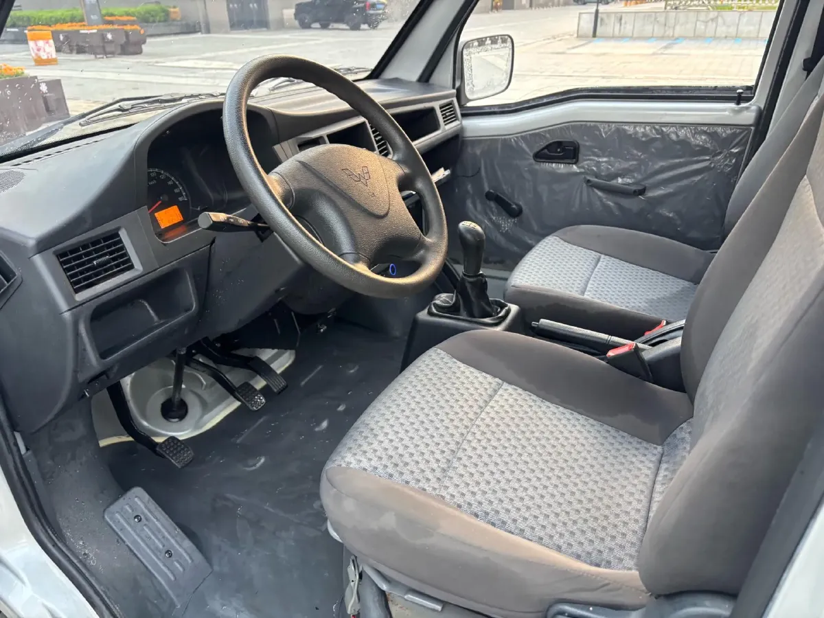 2015 WuLing ZhiGuang 1.2L 82HP L4 5MT,autocango,china used car exporter,china ev exporter,chinese used car exporter,chinese used ev exporter