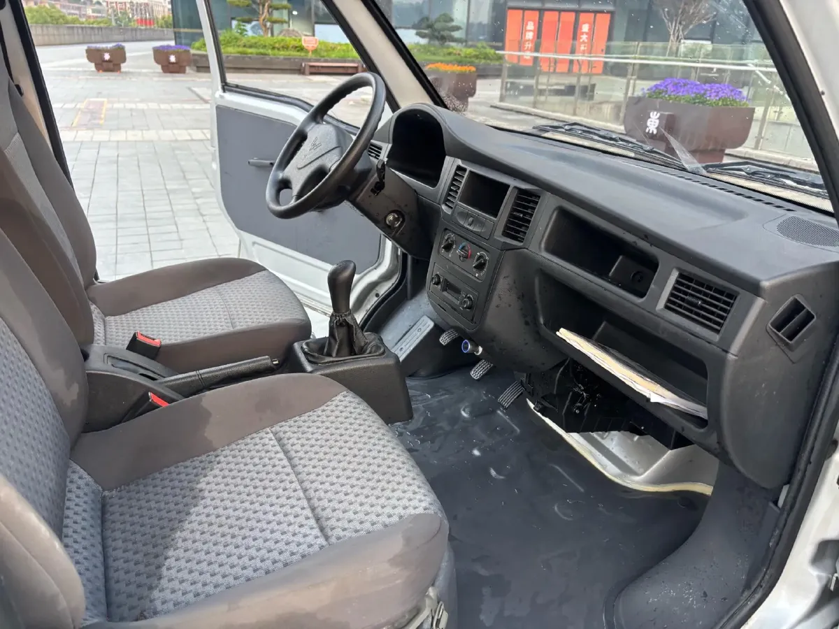 2015 WuLing ZhiGuang 1.2L 82HP L4 5MT,autocango,china used car exporter,china ev exporter,chinese used car exporter,chinese used ev exporter