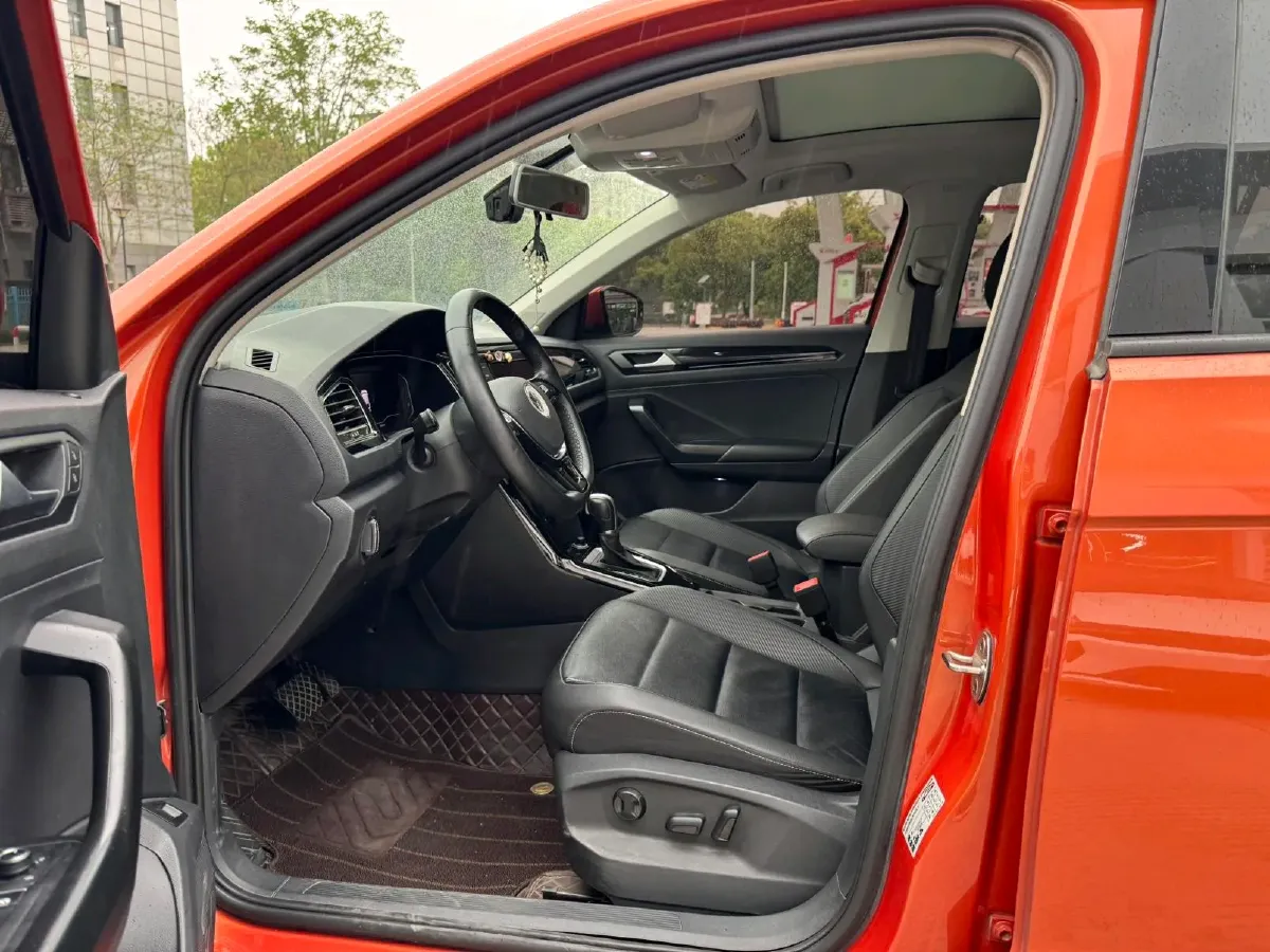 2021 Volkswagen T-Roc 1.4T 150HP L4 7DCT,autocango,china used car exporter,china ev exporter,chinese used car exporter,chinese used ev exporter