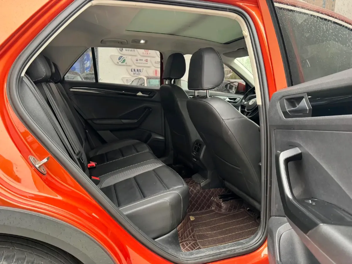 2021 Volkswagen T-Roc 1.4T 150HP L4 7DCT,autocango,china used car exporter,china ev exporter,chinese used car exporter,chinese used ev exporter