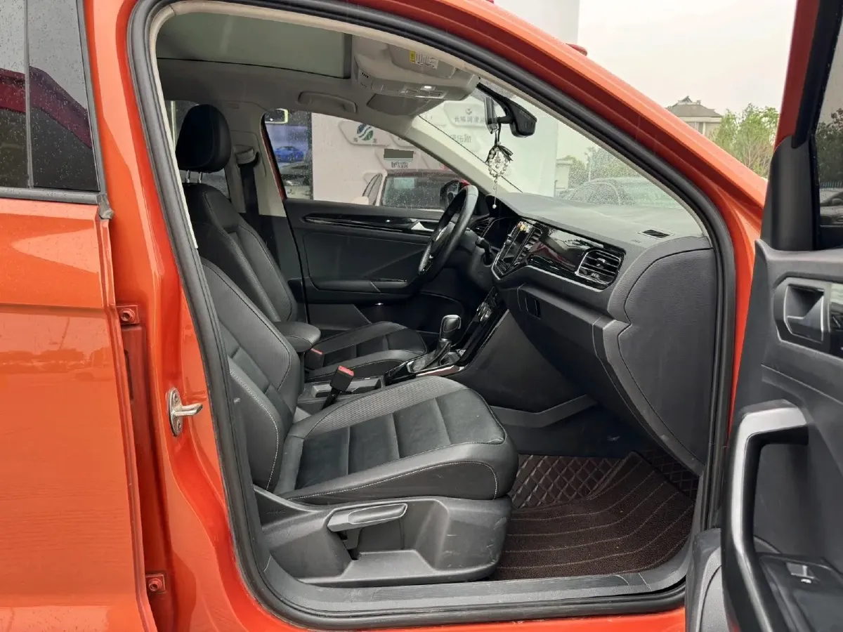 2021 Volkswagen T-Roc 1.4T 150HP L4 7DCT,autocango,china used car exporter,china ev exporter,chinese used car exporter,chinese used ev exporter