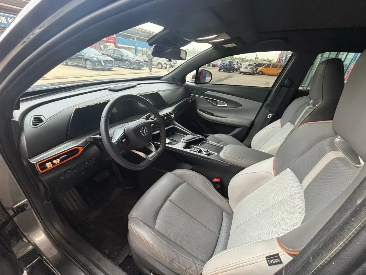 2022 ChangAn UNI-T 1.5T 188HP L4 7DCT,autocango,china used car exporter,china ev exporter,chinese used car exporter,chinese used ev exporter