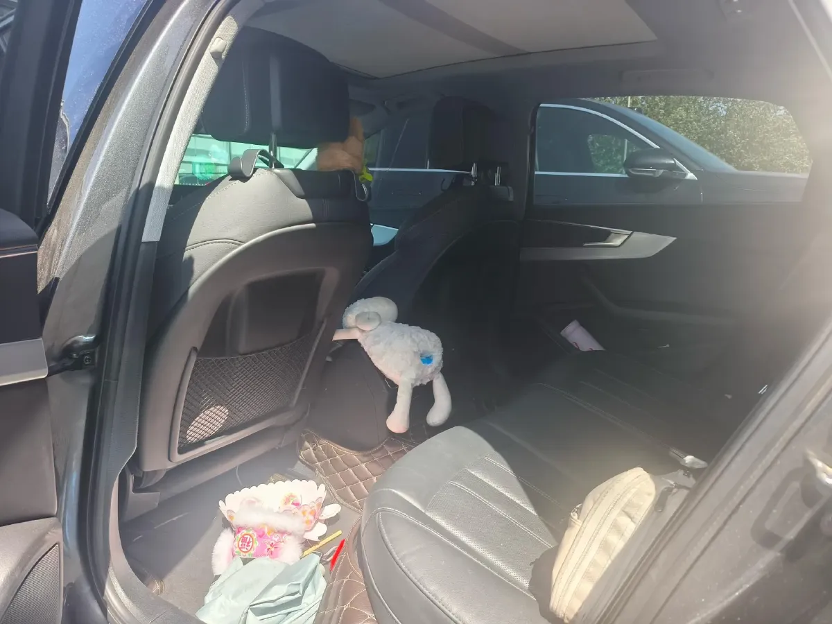 2020 Audi A4L 2.0T 190HP L4 7DCT,autocango,china used car exporter,china ev exporter,chinese used car exporter,chinese used ev exporter