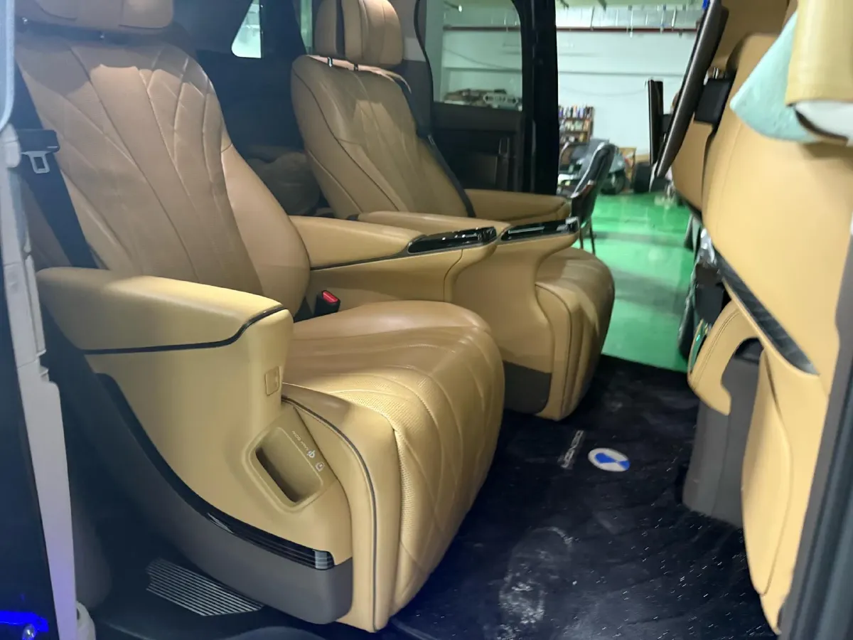 2022 Mercedes-Benz GLC Class 2.0T 197HP L4 9AT,autocango,china used car exporter,china ev exporter,chinese used car exporter,chinese used ev exporter