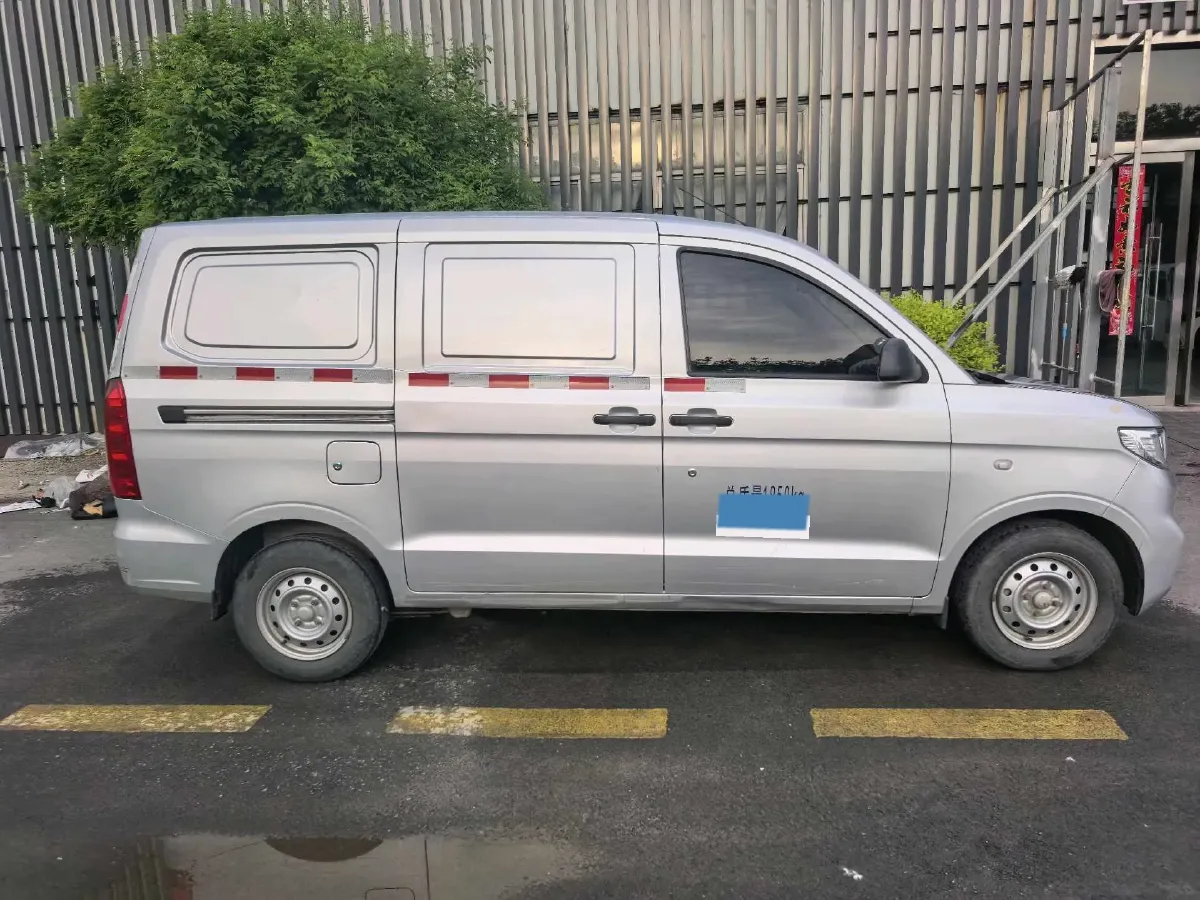 2019 WuLing HongGuang V 1.5L 99HP L4 6MT,autocango,china used car exporter,china ev exporter,chinese used car exporter,chinese used ev exporter