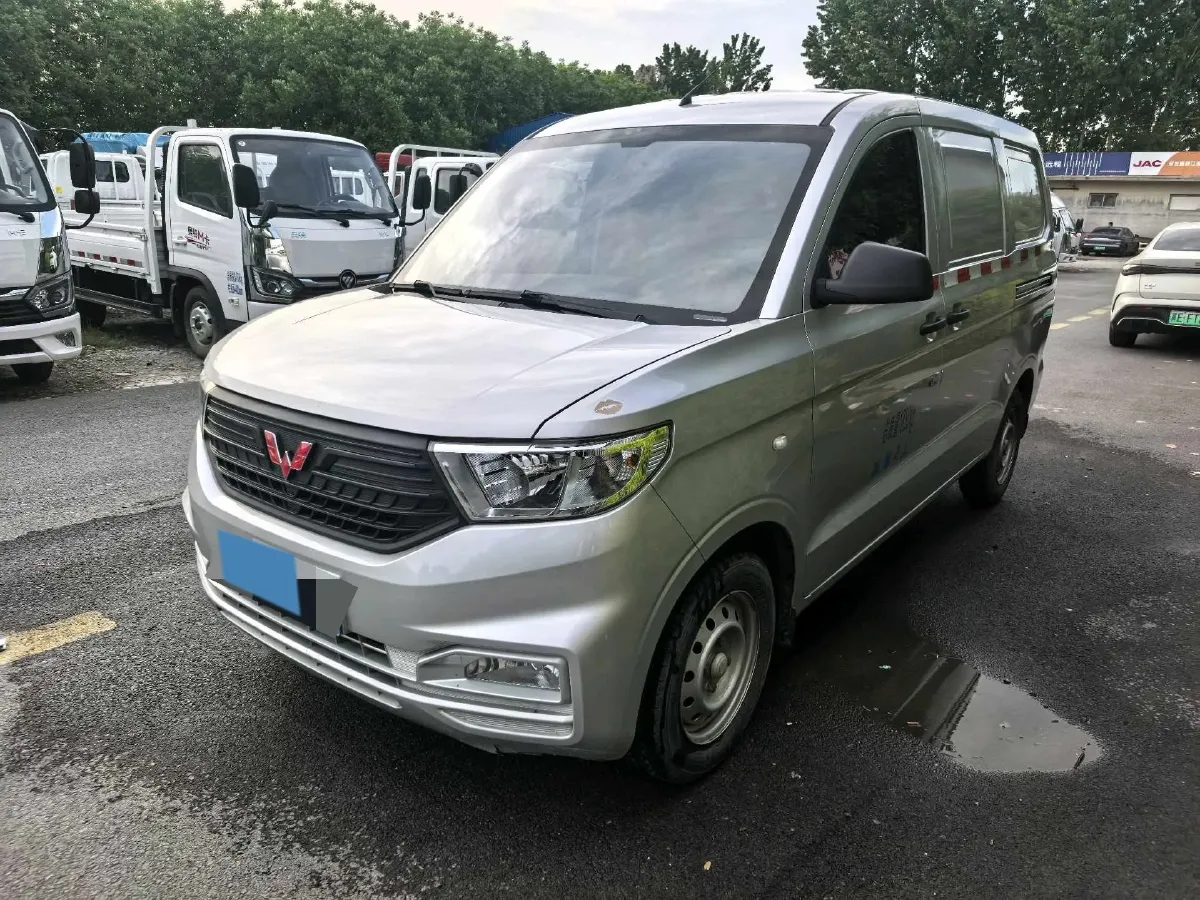 2019 WuLing HongGuang V 1.5L 99HP L4 6MT,autocango,china used car exporter,china ev exporter,chinese used car exporter,chinese used ev exporter
