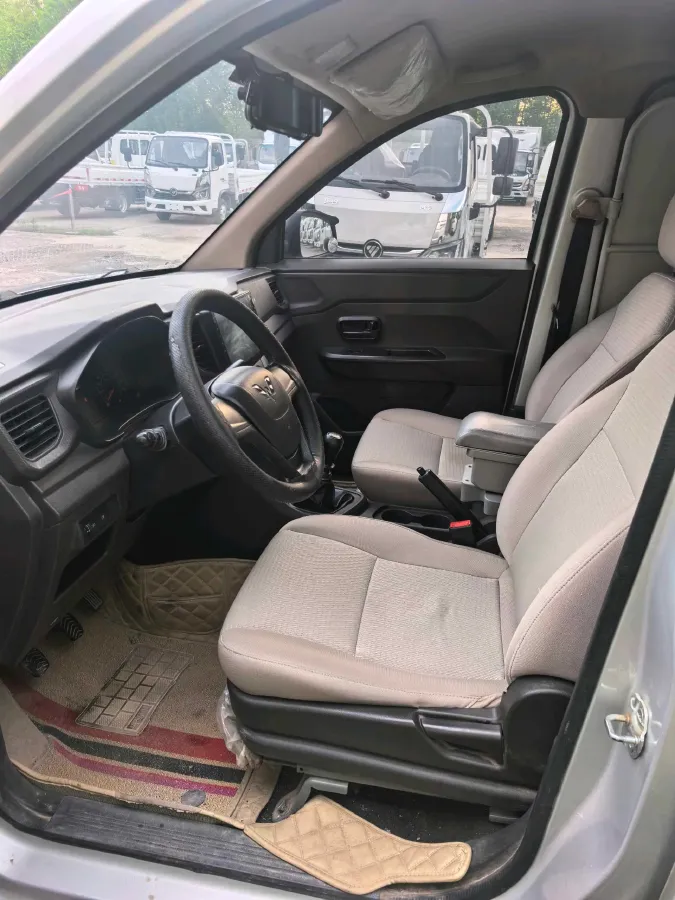 2019 WuLing HongGuang V 1.5L 99HP L4 6MT,autocango,china used car exporter,china ev exporter,chinese used car exporter,chinese used ev exporter