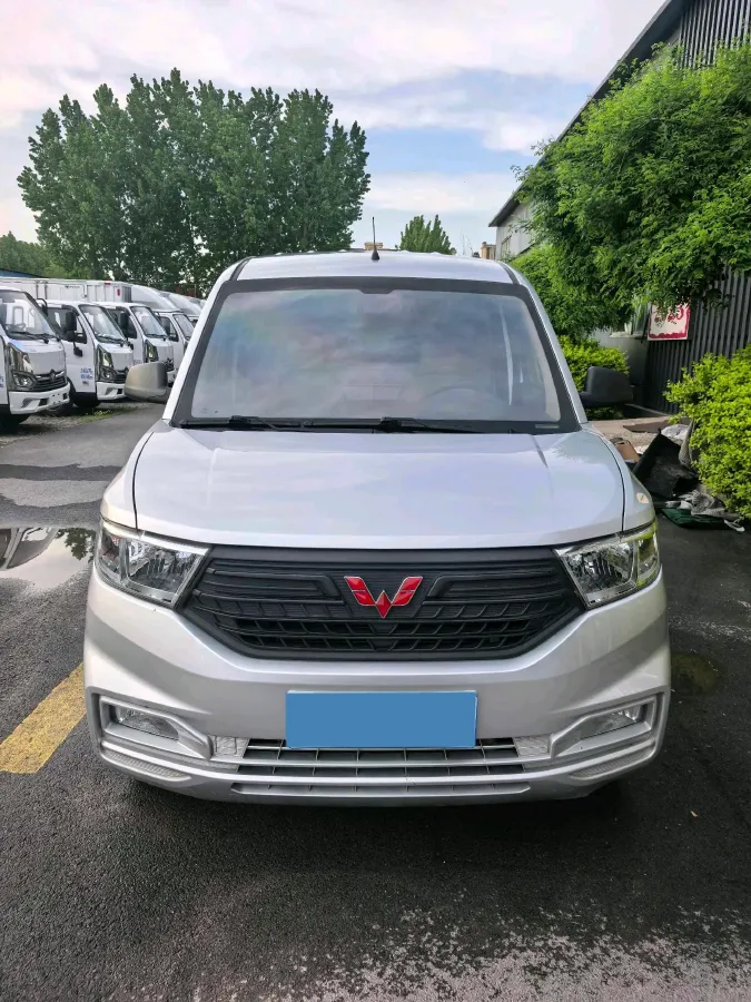 2019 WuLing HongGuang V 1.5L 99HP L4 6MT,autocango,china used car exporter,china ev exporter,chinese used car exporter,chinese used ev exporter