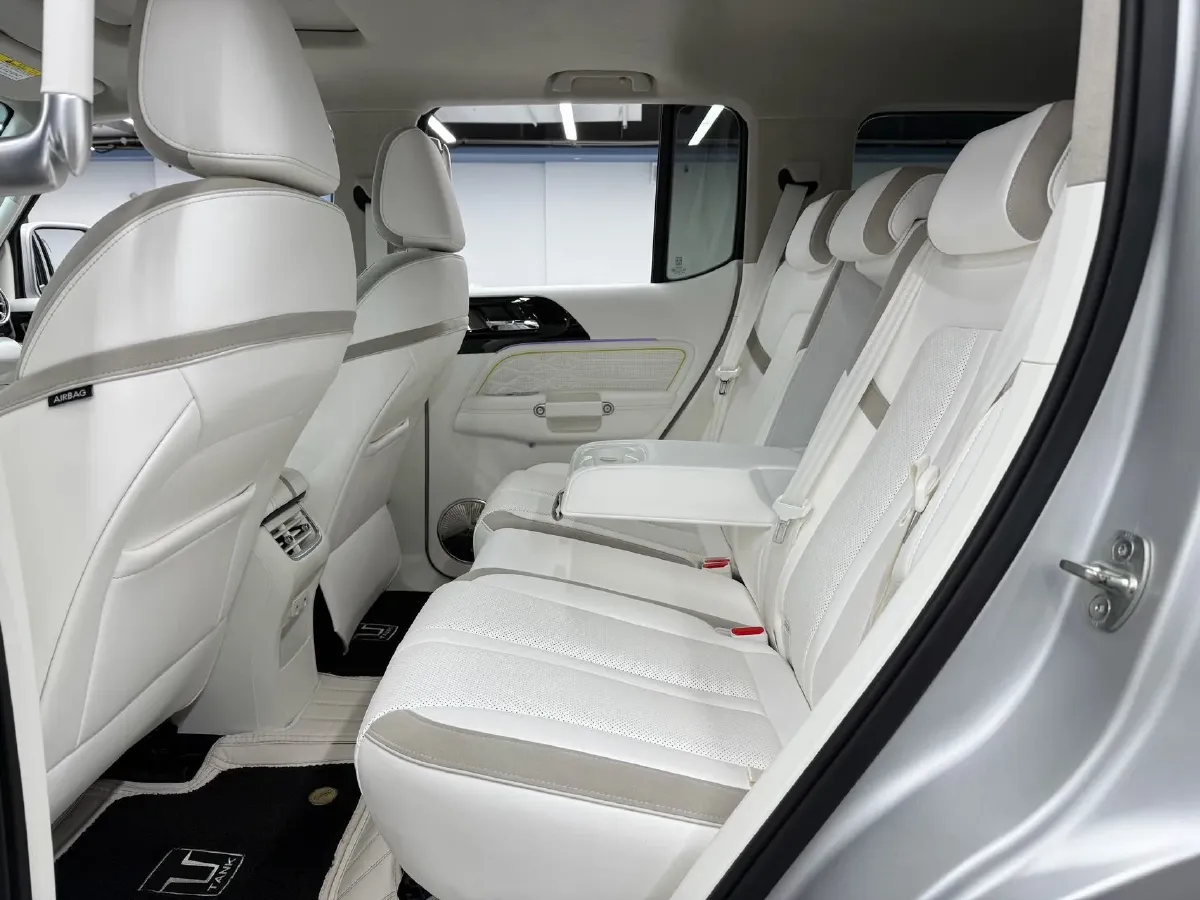 2021 Cyberspace 300 2.0T 227HP L4 8AT,autocango,china used car exporter,china ev exporter,chinese used car exporter,chinese used ev exporter