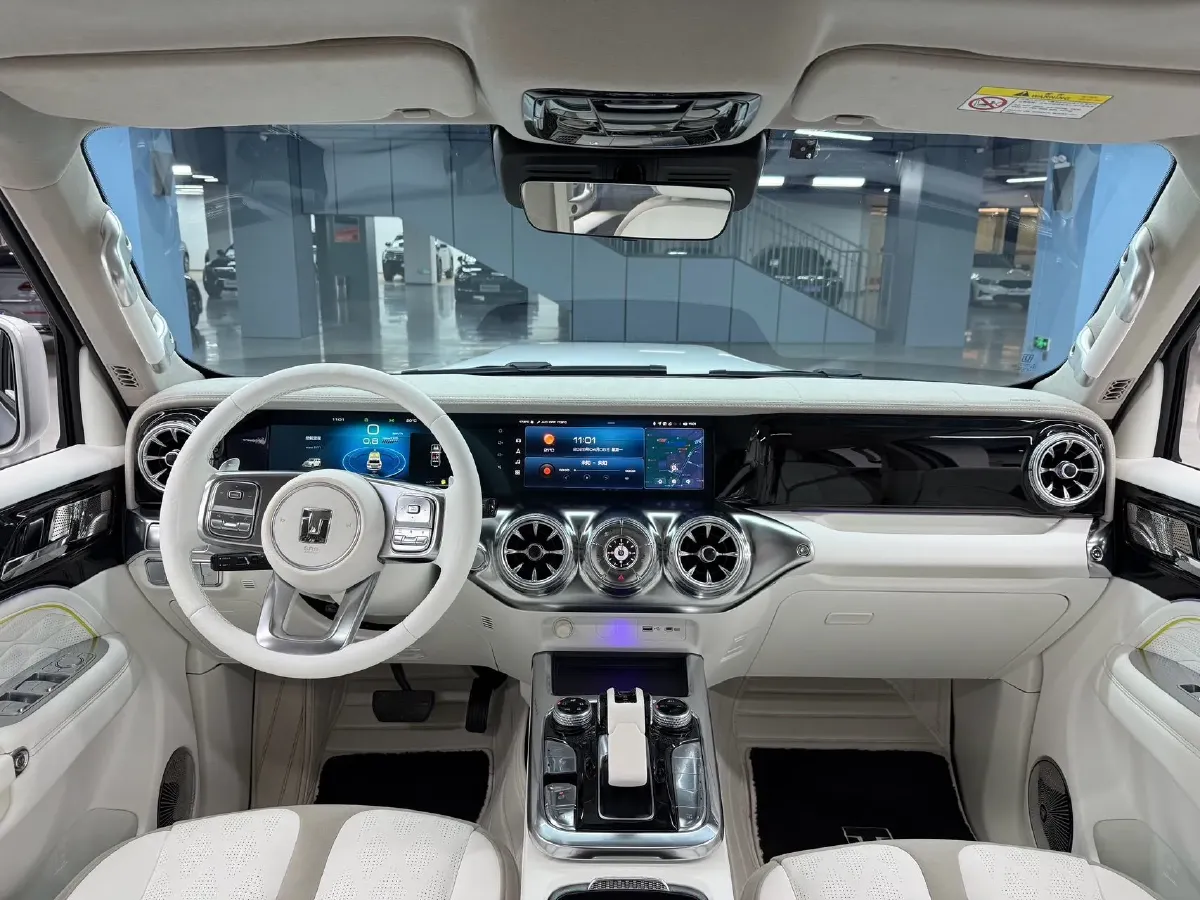 2021 Cyberspace 300 2.0T 227HP L4 8AT,autocango,china used car exporter,china ev exporter,chinese used car exporter,chinese used ev exporter