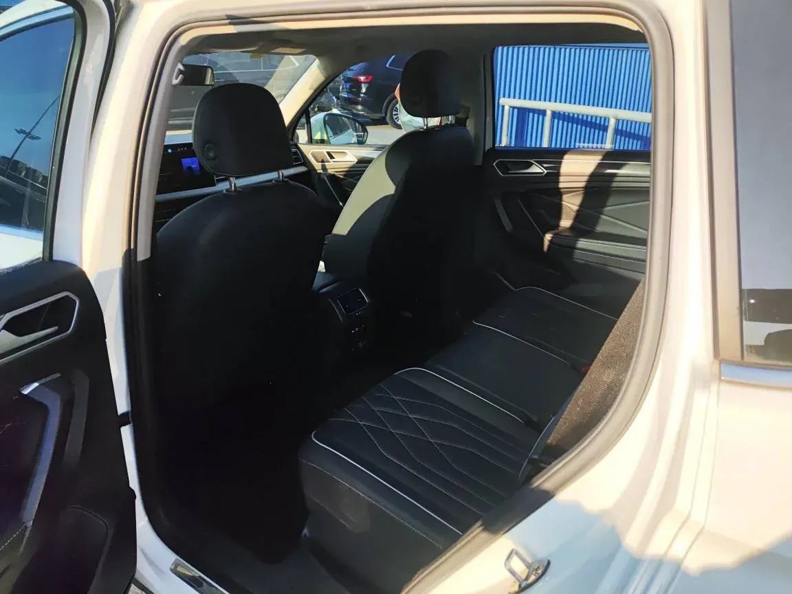 2023 Volkswagen Tiguan L 1.5T 160HP L4 7DCT,autocango,china used car exporter,china ev exporter,chinese used car exporter,chinese used ev exporter