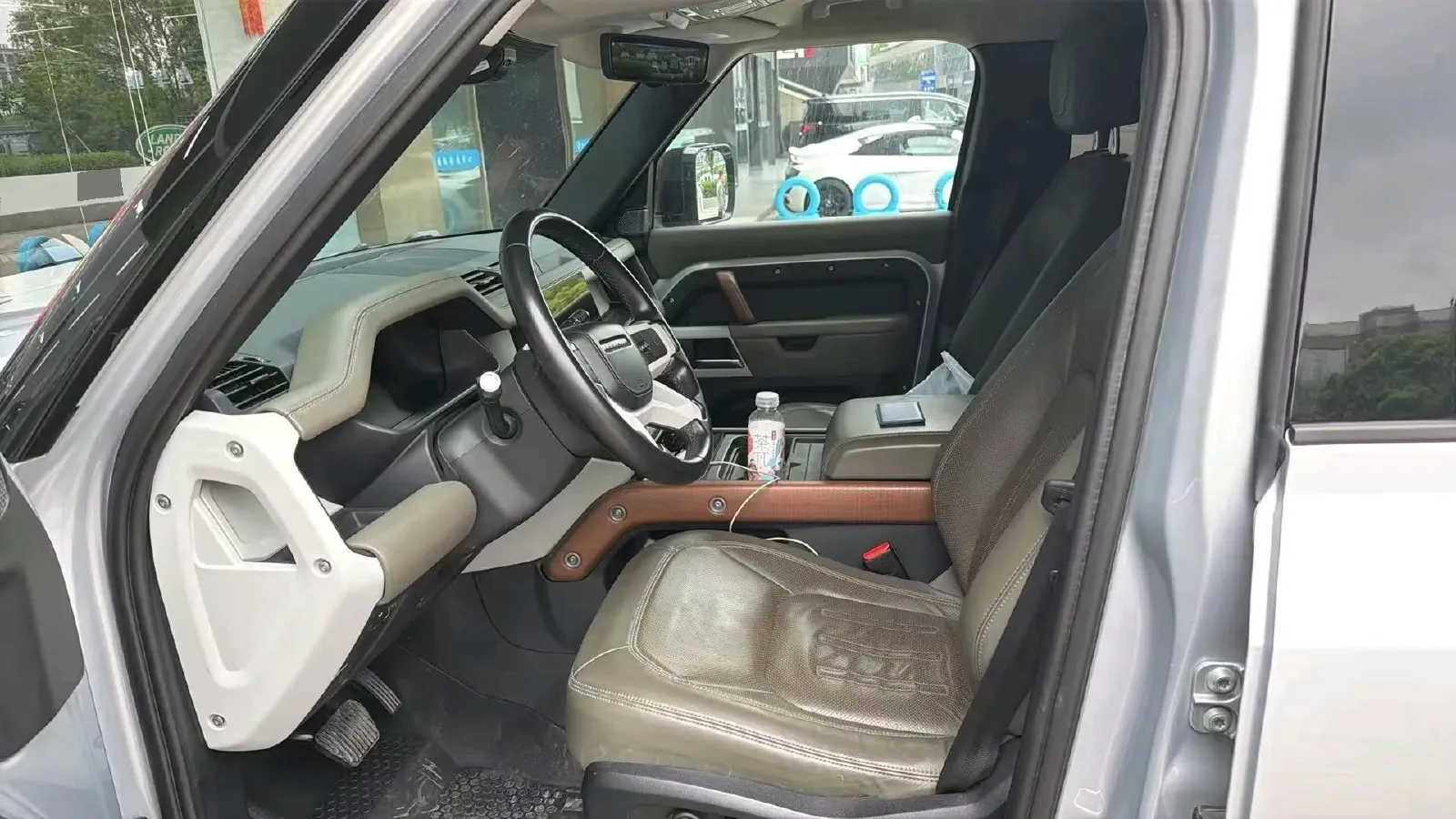 2022 Land Rover Defender 3.0T 400HP L6 8AT,autocango,china used car exporter,china ev exporter,chinese used car exporter,chinese used ev exporter