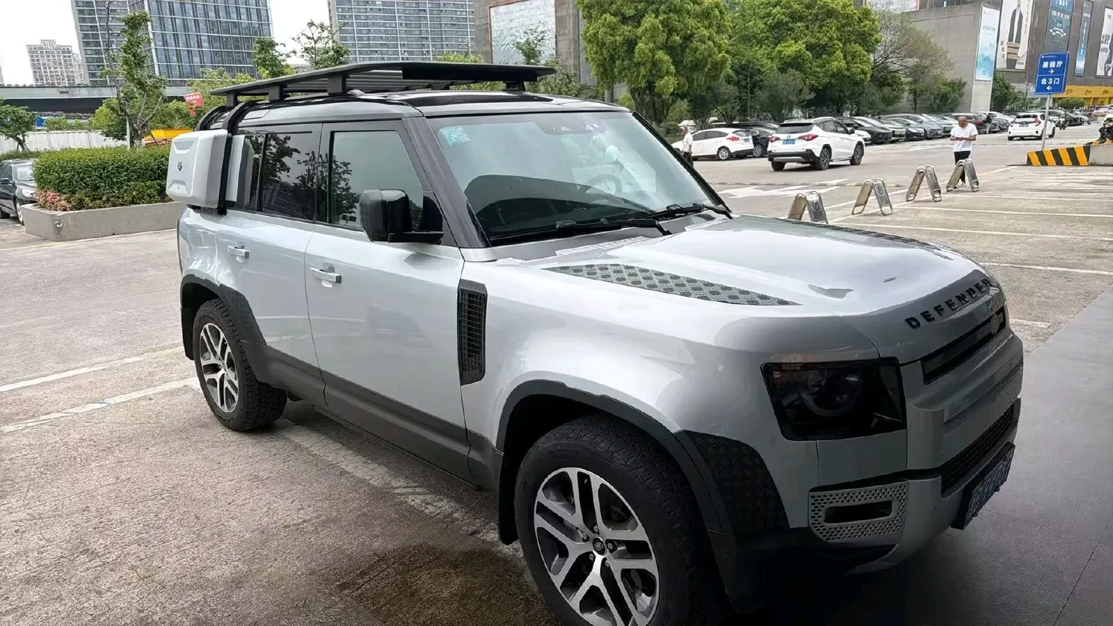 2022 Land Rover Defender 3.0T 400HP L6 8AT,autocango,china used car exporter,china ev exporter,chinese used car exporter,chinese used ev exporter
