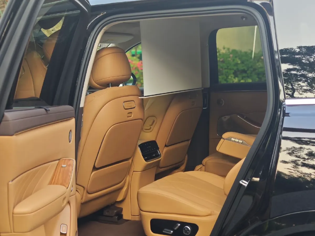 2025 AITO AITO M8 REEV 160HP REEV 53.4KWH,autocango,china used car exporter,china ev exporter,chinese used car exporter,chinese used ev exporter