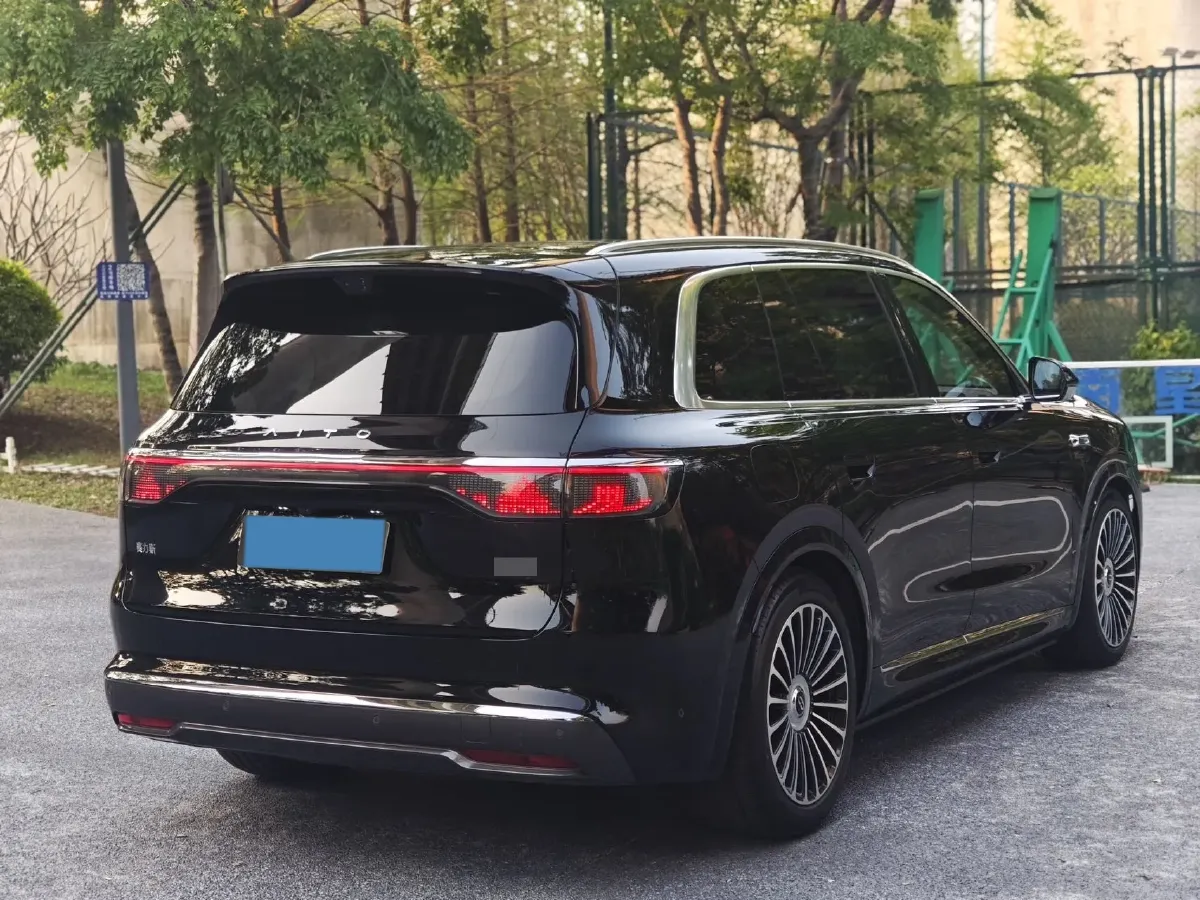 2025 AITO AITO M8 REEV 160HP REEV 53.4KWH,autocango,china used car exporter,china ev exporter,chinese used car exporter,chinese used ev exporter