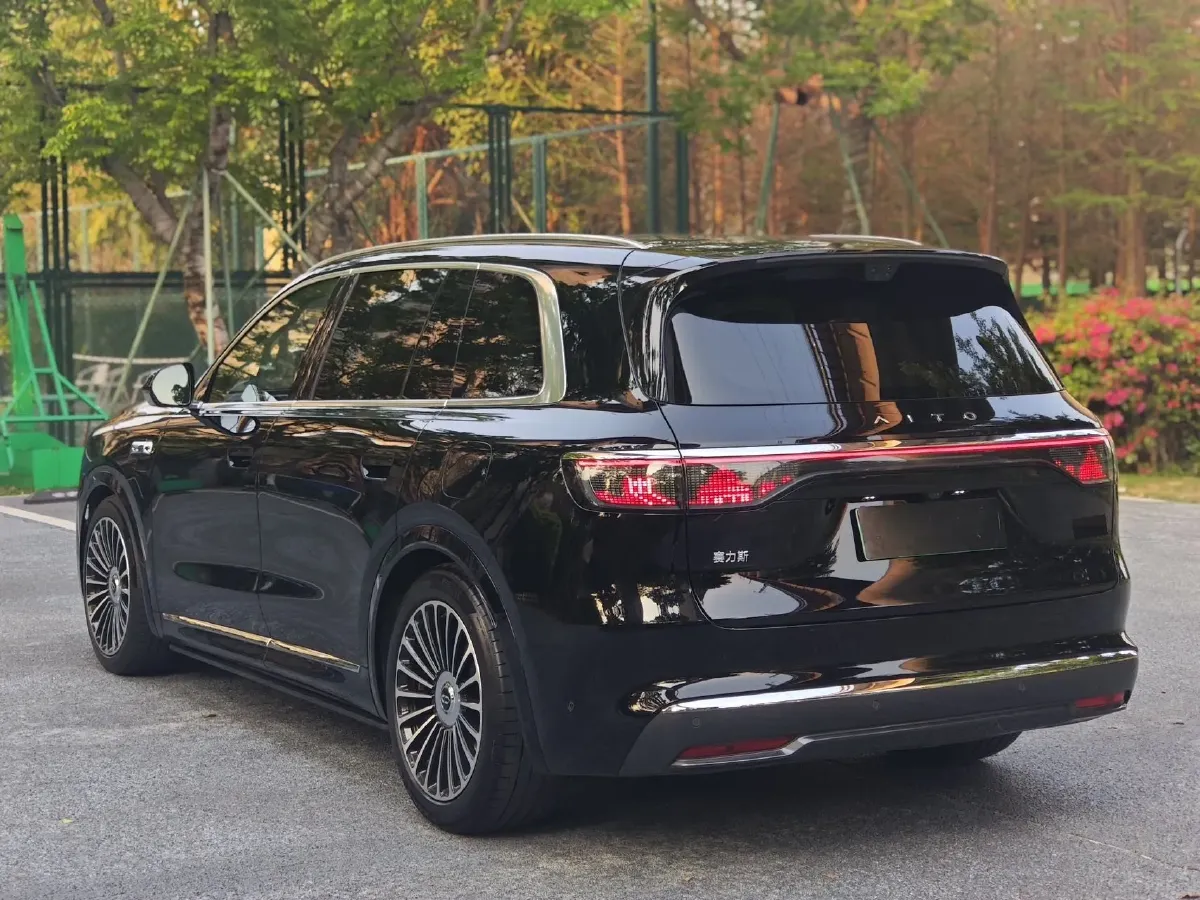 2025 AITO AITO M8 REEV 160HP REEV 53.4KWH,autocango,china used car exporter,china ev exporter,chinese used car exporter,chinese used ev exporter