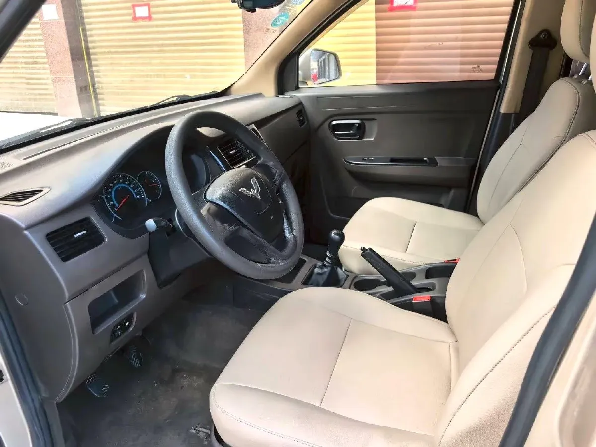 2019 WuLing HongGuang V 1.5L 99HP L4 6MT,autocango,china used car exporter,china ev exporter,chinese used car exporter,chinese used ev exporter