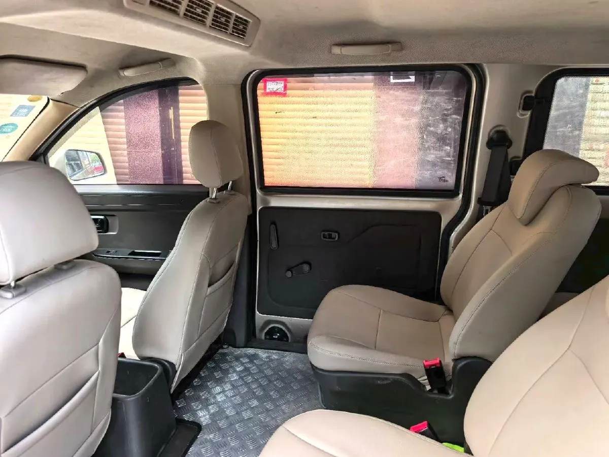 2019 WuLing HongGuang V 1.5L 99HP L4 6MT,autocango,china used car exporter,china ev exporter,chinese used car exporter,chinese used ev exporter