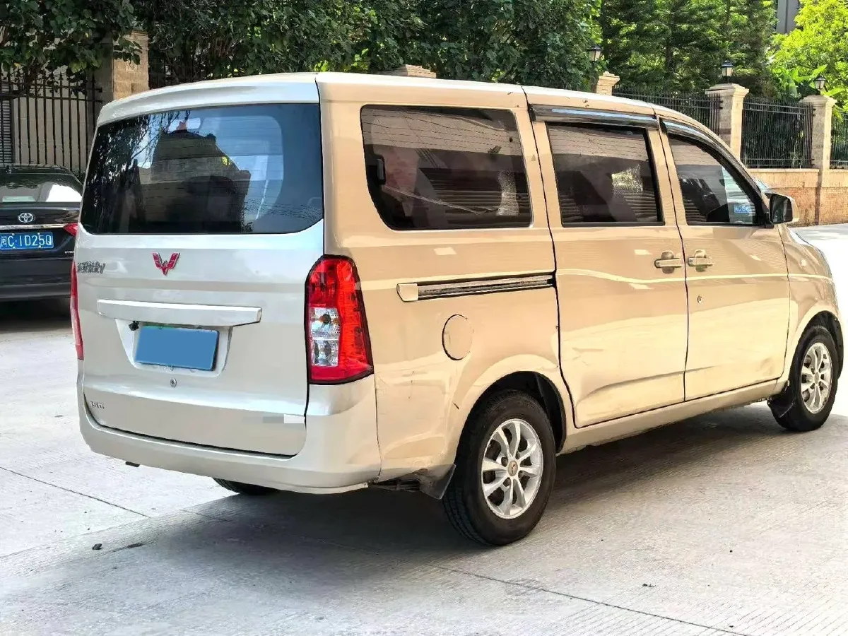 2019 WuLing HongGuang V 1.5L 99HP L4 6MT,autocango,china used car exporter,china ev exporter,chinese used car exporter,chinese used ev exporter