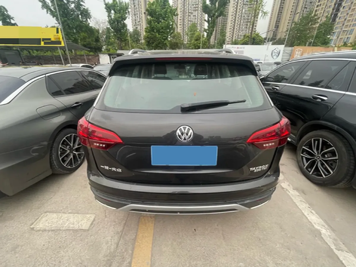 2019 Jeep Cherokee 2.0T 234HP L4 9AT,autocango,china used car exporter,china ev exporter,chinese used car exporter,chinese used ev exporter