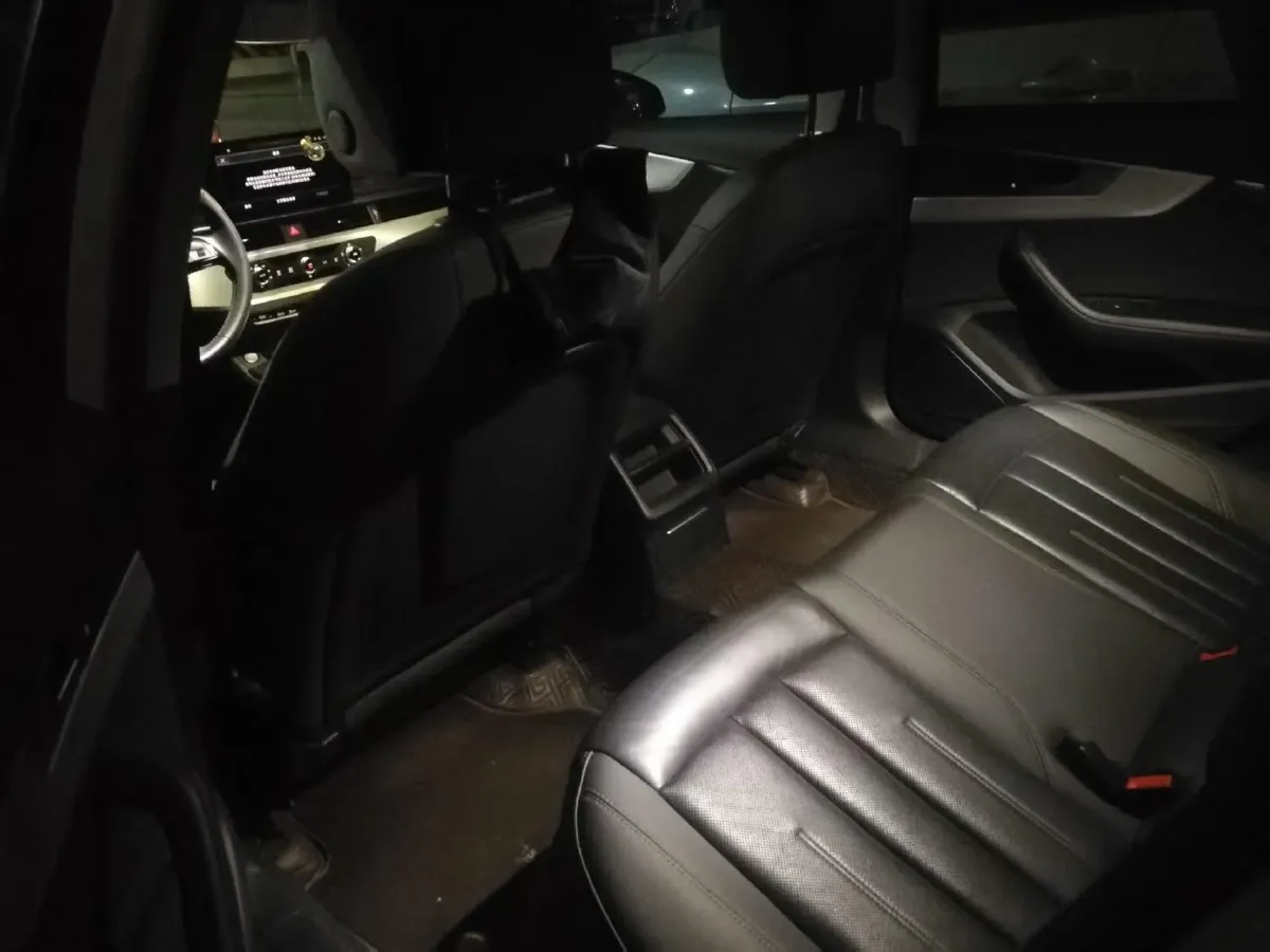 2020 Audi A4L 2.0T 190HP L4 7DCT,autocango,china used car exporter,china ev exporter,chinese used car exporter,chinese used ev exporter